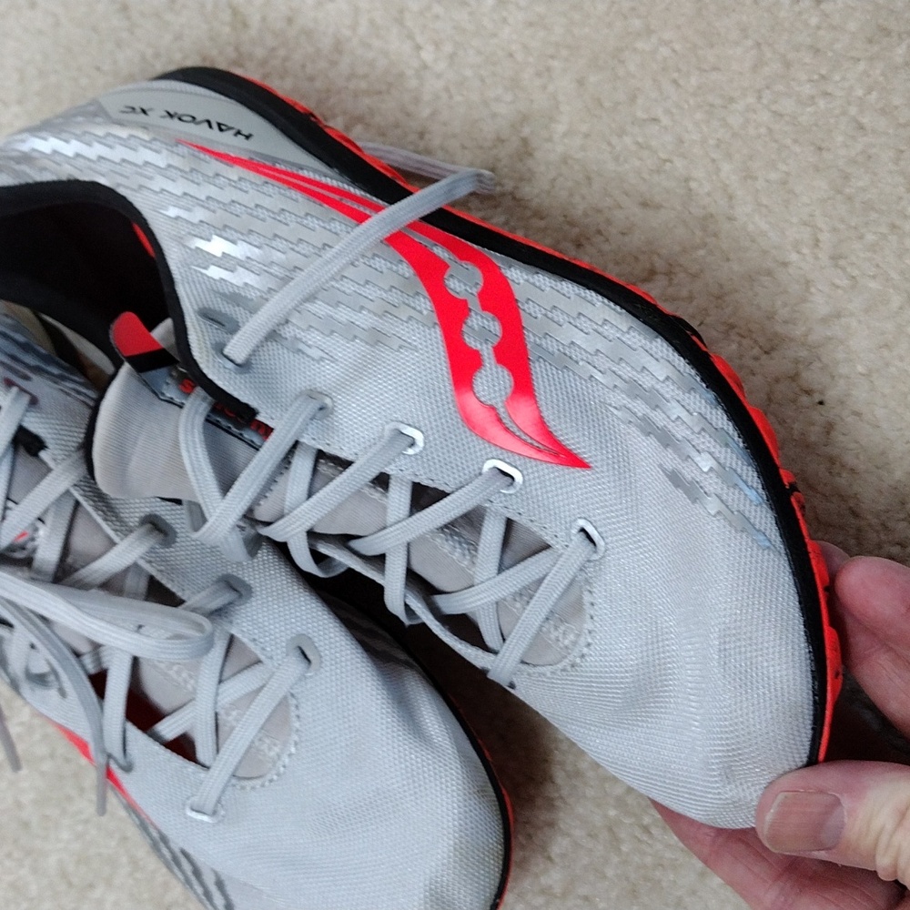 Saucony women's silver and red track shoes. Mint condition. Size 9 - Picture 11 of 12